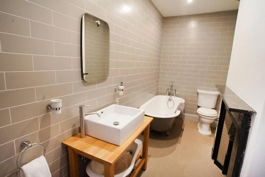 Paskins, Cowes - Sleeps 4 - 2 Bed - 2 Bath - Central Location Exterior photo