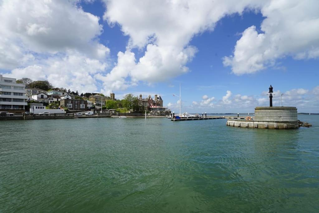 Paskins, Cowes - Sleeps 4 - 2 Bed - 2 Bath - Central Location Exterior photo